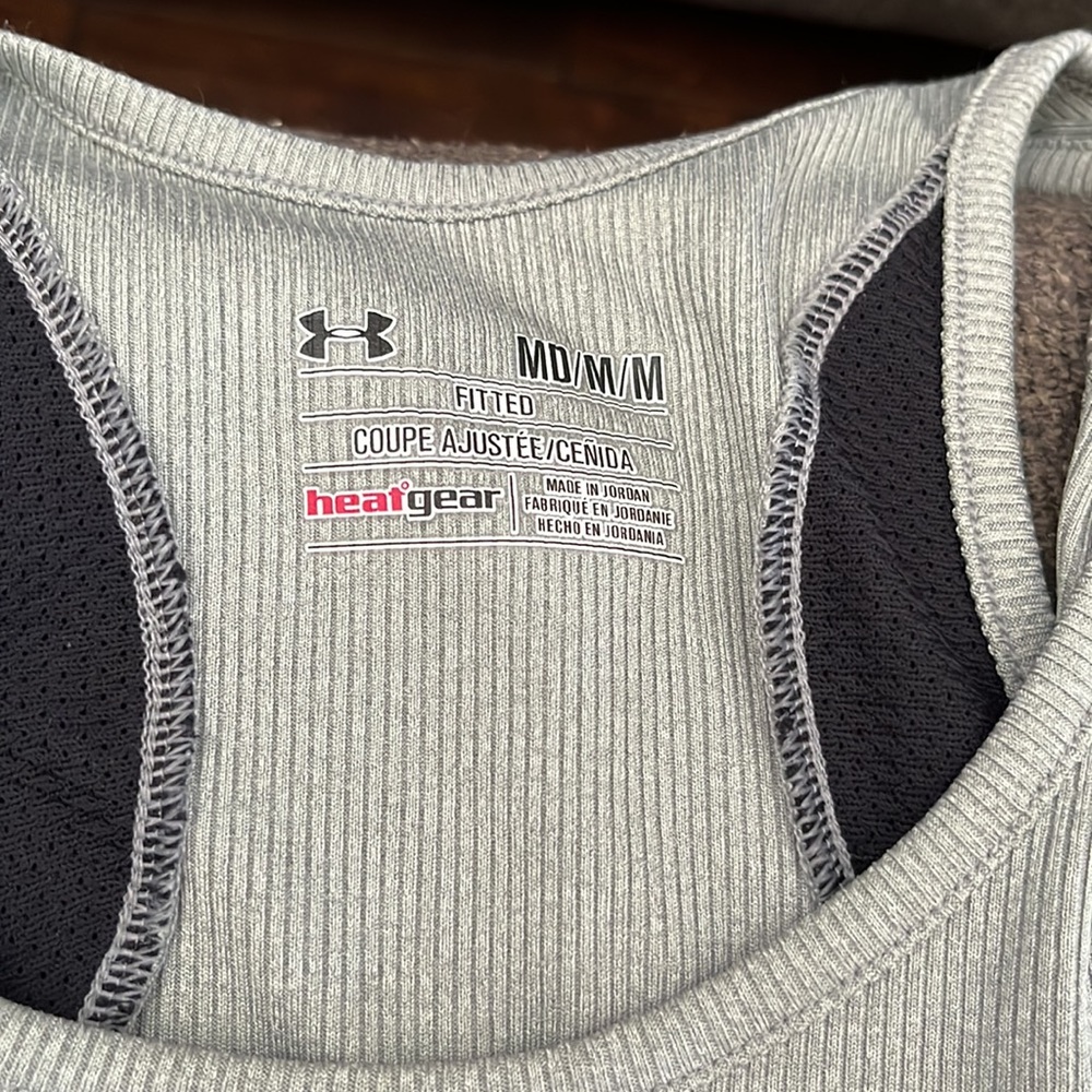 Bundle of 2 Under Armour workout shirts - Picture 5 of 12
